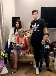 Первый ребенок родился у ирины, когда ей было 19 лет. Muzh Narkoman Ubijstvo Korolya Shansona I Krizis V Brake S Biznesmenom Lyubovnye Tragedii Iriny Krug Starhit Ru