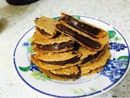 It is a popular snack made during festive season especially in singapore and malaysia. Kuih Kapit Sebagai Kudapan Ringan Yang Enak Blog Cik Matahariku