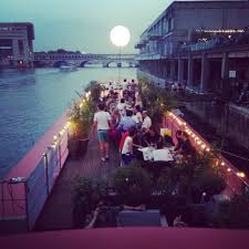 Le Playtime Un Bar Un Restaurant Une Piscine Un Bateau 2 Terrasses Paris 34 Quai D Austerlitz Caravan Bar Paris Sydney Opera House