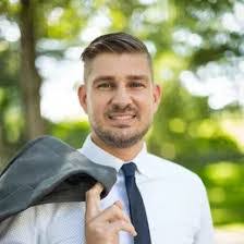 Sandy Milburn's Instagram, Twitter & Facebook