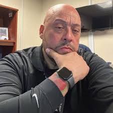 Brett Packer's Instagram, Twitter & Facebook