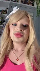 Your Iris is finally here!! I'm the second owner of this account with Chloé  (Auriana) and i'm SOOO HAPPYY THAT MY COSPLAY IS FINALLY FINISHED!!!! I saw  all your feedback