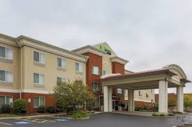 Holiday Inn Express Irondequoit Rochester New York This Rochester Hotel Offers Spacious Rooms Equipped With Free Wi Fi And A C Holiday Inn Hotel Offers Hotel