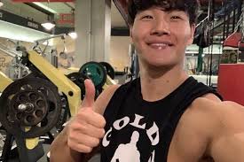 Melalui beberapa gambar yang sempat dirakam, dapat dilihat kim jong kook dikerumuni oleh orang ramai yang gembira dengan kehadirannya di negara ini. Miliki Tubuh Sehat Dan Bugar Kim Jong Kook Ngaku Pernah Diputus Kekasihnya Gegara Terlalu Sering Olahraga Ada Kalanya Olahraga Menjadi Masalah