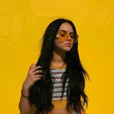 Black And Yellow Aesthetic Tumblr Y E L L O W Yellow Yellowisthenewblack Black Dailypics Aesthetic Tumblr Yellowaesthetic Longhair Bru Maggie Lindemann Brunette Girl Yellow Sunglasses