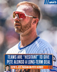 Teams have been "hesitant" to offer Pete Alonso a long-term deal, ESPN's  Jeff Passan reports. More