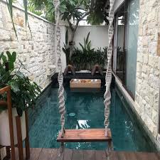 Ya, apabila memiliki kolam renang di rumah pastinya perlu untuk selalu diperhatikan kebersihannya. 9 Inspirasi Kolam Renang Untuk Rumah Di Lahan Terbatas