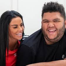 Katie price recently jetted back from visiting her terminally ill mum in spain with junior and princess. Katie Price Beschwerden Bei Sohn Harvey Nach Covid 19 Impfung Gala De