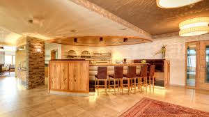 * des appartements de haut standing, type s+3 avec des surfaces de 172,50m2 & 186,70m2 * des locaux de commerce avec des surfaces de 82,40m2 / 85,60m2 / 89,10m2 / 95,00m2 & 132,50m2 Panorama Hotel In Ladis Familien Wellnesshotel