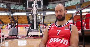 Krepšinininkas 3 kartus tapo eurolygos čempionu, 7 kartus laimėjo graikijos lygą, tapo europos vicečempionu ir pasaulio. Vassilis Spanoulis I Am Thankful For Critique It Got Me Where I Am Today Eurohoops