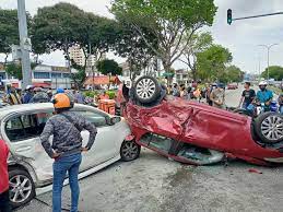 Our ambulans aa aa motor so hebahan tu also untuk ni lah, badan kita jam lah. Penang Kini Kemalangan Di Persimpangan Lampu Isyarat Facebook