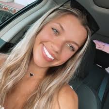 ava hoopingarner (@avhoopingarner)