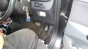 Kalau panel meter menyala tapi bila pusing kunci lampu makin malap ade ade bunyi tik tik tik tik tu pun menandakan bateri lemah. Lampu Check Engine Menyala