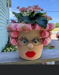 I want to make a Christmas gift for my hair dresser. Ideas please!