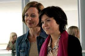 She isn't about to let herself succumb to the pipe dream of storybook romance, and macon forrester (trent a humorous and poignant look at teen romance, how to deal stars mandy moore (a walk to remember) as the independent and spirited halley martin. Bild Zu Mandy Moore How To Deal Wer Braucht Schon Liebe Bild Clare Kilner Mandy Moore Filmstarts De