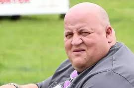 Football scout dying of incurable brain tumour to marry sweetheart after  brilliantly romantic proposal