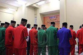 Check spelling or type a new query. Apa Maksud Di Sebalik 8 Jenis Warna Baju Banduan Tahanan Penghuni Penjara Di Malaysia