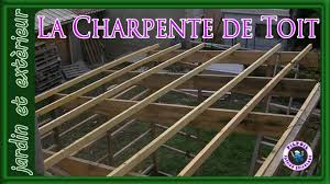 Une chouette hulotte nous fait même l'honneur de faire son nid sur le toit de nijal depuis plusieurs années… <p>la cabane dans les arbres heol est le soleil (et non pas le vent !) en bretagne. Cabanon De Chantier Part 6 La Charpente De Toit Youtube