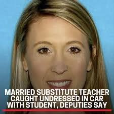 Candis Lee's Instagram, Twitter & Facebook