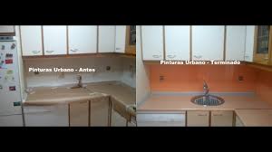 Con estas baldosas grandes y oscuras esta cocina se convierte en un espacio moderno. Pintado De Azulejos De Cocina Antes Despues Youtube