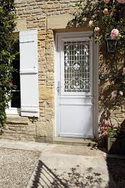 Porte D Entree Bois Classique Mi Vitree Chaque Grille Est Unique Car Realisee De Facon Artisanale Porte Entree Bois Porte Entree Maison Porte Entree Vitree