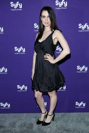 Her father is of polish jewish descent and her mother is a bulgarian jewish immigrant. Mia Kirshner Cast In New Netflix Series