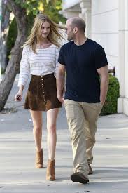 Jason And Rosie Show Sweet Pda During A Shopping Trip Rosie And Jason Jason Statham And Rosie Jason Statham Rosie Huntington