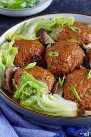 Lion's Head Meatballs (Shi Zi Tou, 狮子头) - Red House Spice