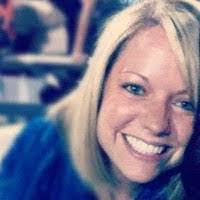 Amanda Huffines's Instagram, Twitter & Facebook