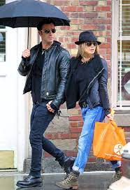 Anne Hathaway Selma Blair Sasha Farber And More Jennifer Aniston Style Jennifer Anniston Style Jen Aniston Style