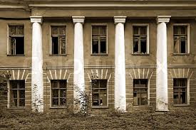 Vordach säulen große auswahl beratung kaufen. Altes Haus Mit Saulen Stock Bild Colourbox