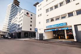 Opførelse af en bygning til hovedkontoret blev et aktuelt spørgsmål efter 1991, da berlin igen. Tiefgarage Willy Brandt Platz Proeinzelhandel Owl