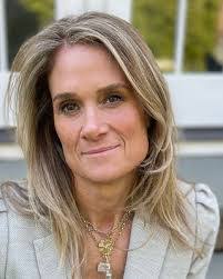 Noelle Bates's Instagram, Twitter & Facebook