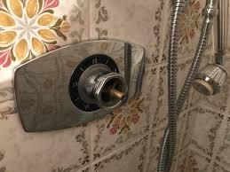 Diese mischbatterie aus dem hause grohe ist einer der bestseller für den küchenbereich. Alte Unterputzarmatur Reparieren Tauschen