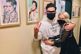 • just last week, saturday night live came under fire for some frankly lazy writing they called jokes. in one moment they had pete davidson kiss krasinski as a part of a skit — because two men kissing is funny. Dan Levy Started A Super Canadian New Trend On Snl After Hosting The Show