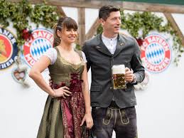 Robert lewandowski is a polish professional football player who plays for the polish national team and bundesliga side, bayern munich. Daily Schmankerl Lewandowski Has Wife And Children Muller Flashes Skillz Neuer Dance Revolution Premier League In China And More Bavarian Football Works