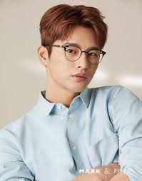 He debuted in 2009 after winning the first edition of the tv show superstar k. Seo In Guk Wallpapers Wallpaper Cave