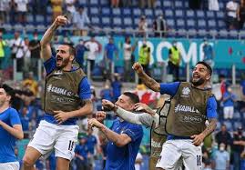 A camisa da itália iii 19/20 s/nº torcedor puma é o manto entorta varal que faltava na sua coleção compondo o terceiro uniforme da gli azurri, a camisa renaissance da seleção italiana é inspirada. Trydf25kyqv2bm