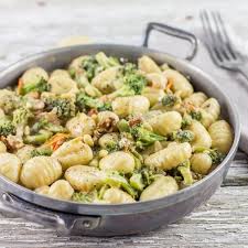 Gnocchis Brocolis Noix Et Creme De Parmesan En 2020 Recette Gnocchi Recette Recettes De Cuisine