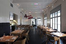 Radek je fanouškem moderní kuchyně s důrazem na přímočarou a nepřikrášlovanou prezentaci surovin. Field Restaurant Stare Mesto Praha 1 Zomato