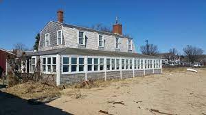 Shop black dog sweatshirts, tees, dog gear and more. Black Dog Tavern Bild Von The Black Dog Tavern Martha S Vineyard Tripadvisor