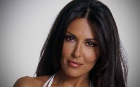 Dall'alto della sua poltrona, la simpatica attrice romana ha abituato a commenti spontanei e siparietti con l'amica maria de. Sabrina Ferilli Film La Grande Bellezza Donne Ispaniche Attrici Attrice