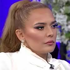 Türkiyəli müğənni demet akalın bakıya gəlib. Demet Akalin In Klozetini Kim Kirletti Irem Derici Sosyal Medyadan Cevap Verdi Tuvalet Tartismasi Devam Ediyor Son Dakika Magazin Haberleri
