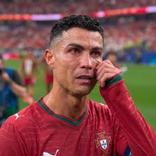 A heartbreaking moment for Cristiano Ronaldo. A true legend of Portugal.  💔🇵🇹😭