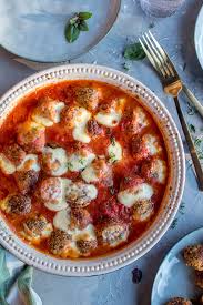 Quinoa Ballchen Tomate Mozzarella Einmal Veggie Bitte Knusperstubchen Rezept Tomate Mozzarella Lebensmittel Essen Tomate Morzarella