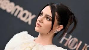 Dafne Keen och Emily Carey (unga Alicent) ser exakt likadana ut :  r/HouseOfTheDragon