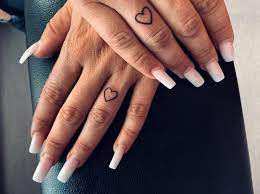 Heart Tattoo Love Hearttattoo Heart Herztattoos Herztattoo Tattooherz Tattooinspiration Tattoo Royalroxx Tatt Herz Tattoo Herz Tattoos Fingertattoo
