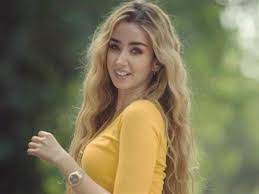 أثارت الممثلة المصرية هنا الزاهد الجدل على مواقع التواصل الإجتماعي، بعدما نشرت صورتها في قمرة قيادة طائرة هنا الزاهد من داخل قمرة القيادة في طائرة خاصة. Ù‡Ù†Ø§ Ø§Ù„Ø²Ø§Ù‡Ø¯ ØªØ¹Ù„Ù† Ø¥ØµØ§Ø¨ØªÙ‡Ø§ Ø¨ÙÙŠØ±ÙˆØ³ ÙƒÙˆØ±ÙˆÙ†Ø§ Ù…ØµØ±Ø§ÙˆÙ‰