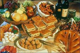 Le Repas De Noel Chez Les Francais French Christmas Desserts French Christmas Food French Christmas Traditions