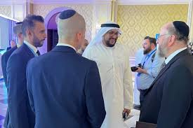 الحاخام الأكبر في أبوظبي.. ترحيب إماراتي واحتفاء إسرائيلي واسع | أخبار |  الجزيرة نت